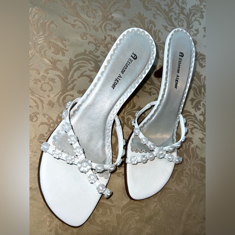 Etienne Aigner white sandals with floral straps & wooden baby heels 🌸